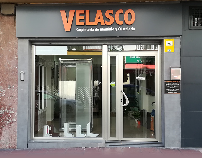 Aluminios Velasco en Calle José María Castelló. Ronda